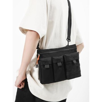 挎包男潮牌工裝休閑單肩包街頭時尚運動嘻哈斜挎包日系側肩郵差包