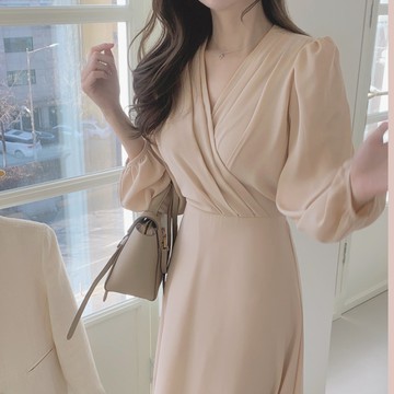 【ʟɪᴏɴɴ現貨】韓系輕奢風杏色長袖洋裝 婚禮洋裝 約會洋裝 連衣裙 女裝 伴娘洋裝 過膝長裙 收腰洋裝