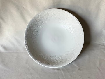 困難的大碗白瓷內藤蔓藤花紋