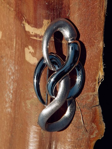 Raffine Twist Brooch