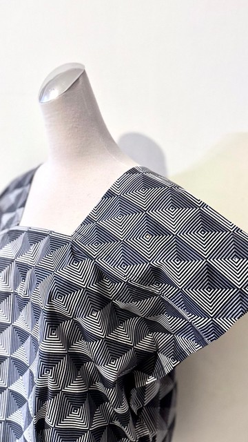 星星閃耀黑白灰色線條幾何方領施華洛世奇水鑽微短版修身四角衣罩