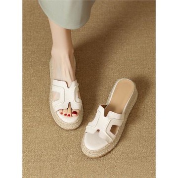 巨好看~2026新款夏外穿厚底高跟草編松糕底女鞋真皮一字涼拖鞋女