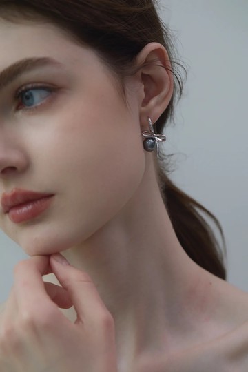 灰色蝴蝶結珍珠耳環