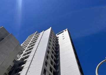 臨駁二愛河畔|輕屋齡捷運輕軌宅|現代裝潢兩房平車｜高雄市鹽埕區七賢二路