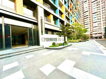京城文學苑｜高鐵特區三房平車・享受城市便利生活｜高雄市左營區文府路