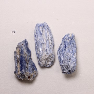 藍色小精靈 |藍晶石原礦  三入組合 切斷負面能量索  水晶療癒 水晶排列 動物溝通課使用 3CT24-11