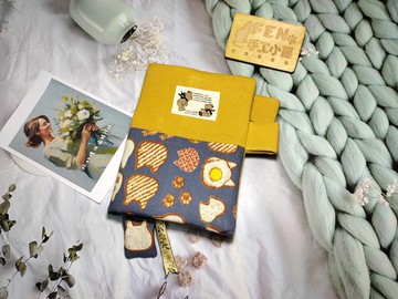 貓咪系列-深藍貓咪零食點心布書衣-布書套-訂做雙筆插+口袋-適A6