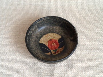 淺缽 金銀彩紅山茶花 d