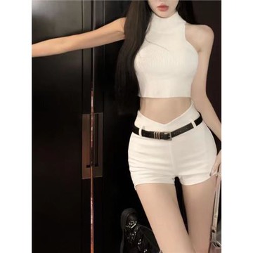白色短款性感穿搭氣質辣妹緊身短褲掛脖上衣純欲套裝女秋季兩件套