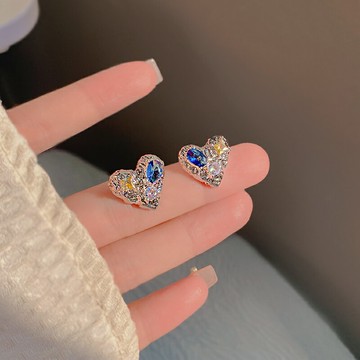 彩色愛心鑲鉆耳環女年新款潮耳飾時尚個性設計小眾高級感耳釘