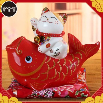 摩達客◉春節開運招財◉年年有魚躍龍門招財貓(含坐墊)_撲滿存錢桶擺飾桌飾