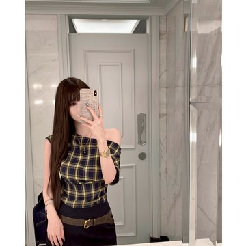 【NZN】藏青色拼黃色格子斜肩鬆弛收腰百搭露肩上衣