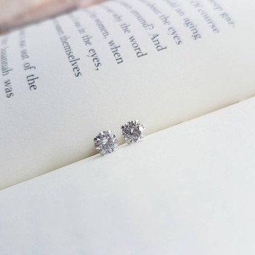 圓鑽。爪鑲5mm圓鑽 925銀耳針