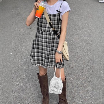 甜美學院風復古格紋吊帶連衣裙