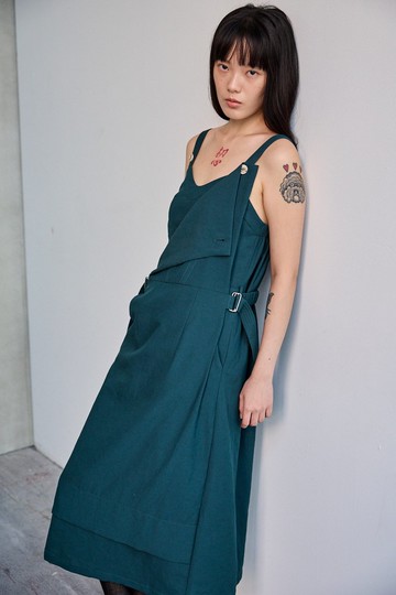 假兩件腰帶設計細肩洋裝