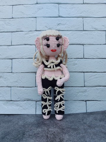 梅蘭妮啟發的鉤針娃娃