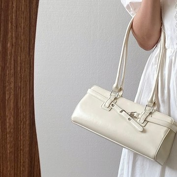 Elf✨台灣出貨｜黑/白兩色輕便氣質包包💖女生小眾設計春夏新款高級感百搭腋下包單肩包手提枕頭包婚禮包