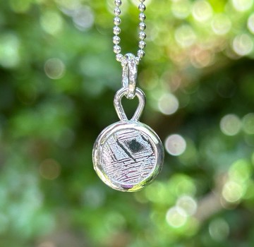穆奧尼奧納爾斯塔隕石 (Muonionalusta meteorite) 純銀項鍊墜飾 ◇ Silver Pendant with chain