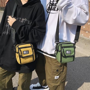 帆布男士單肩包日系休閑工裝斜挎包女潮牌ins蹦迪嘻哈小包手機包