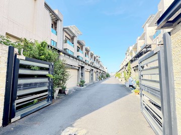 屏東市~崇蘭商圈~雙車別墅大面寬~屋況優｜屏東縣屏東市古松西巷