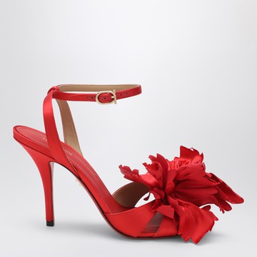 Red satin sandals with flower