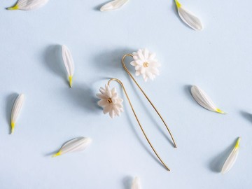 雛菊長柄耳環 瓷土 - 925 純銀