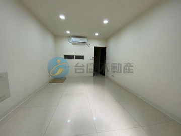 近台積電/莒光市場透天五+1套房｜高雄市左營區和光街
