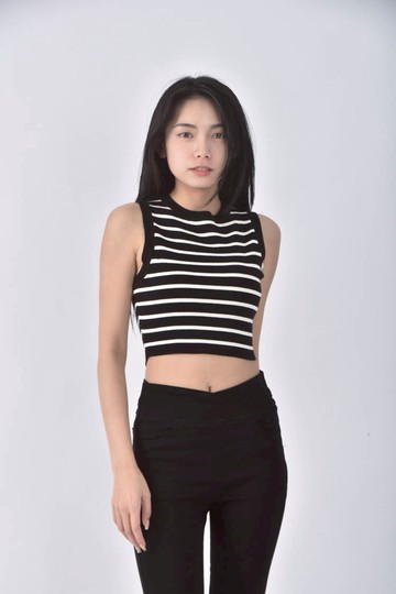 (S) 【粿粿私服】gu質感修身短版針織削肩條紋背心黑色上衣