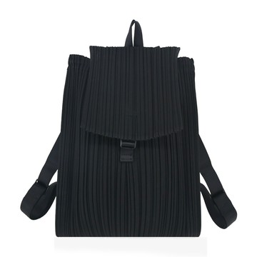 ISSEY MIYAKE 三宅一生 BAOBAO 褶紋後背包-黑