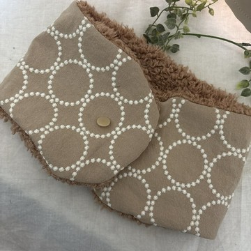 手作りの暖かさ☆ネックウォーマー 北歐リネン ベージュサークル刺繍 ファー