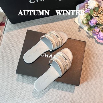 小香風配裙子平底拖鞋女夏外穿時尚2026新款夏季氣質外出沙灘涼拖