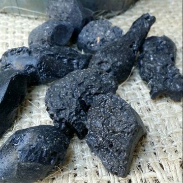 【藥魂(2cm*2)】泰國隕石 隕石 防小人水晶 黑隕石 隕石原礦 防小人 避邪 驅邪 除穢 水晶原礦 消磁 靜心