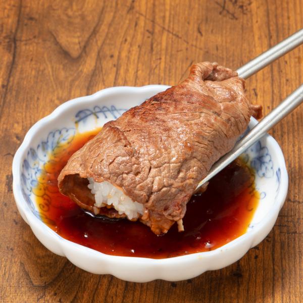 すき焼き肉 牛肉 肉 すき焼き用牛肉 黒毛和牛 ギフト 国産 お歳暮 ブランド 山形牛 山形 人気 モモ 300g (厳選山形牛すき焼き用もも300g)