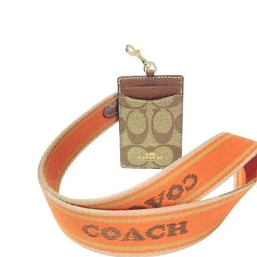 新版限量款 COACH 卡其色PVC材質 ID證件夾-寬版帶  #CH713 