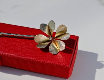 金色四葉幸運草髮簪|手工製作・古典質感