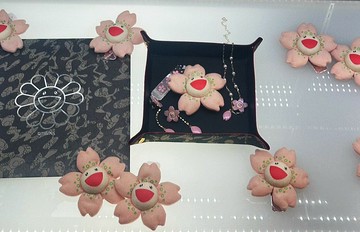村上隆Takashi Murakami 太陽花 kaikai kiki 小花   櫻花別針 吊飾