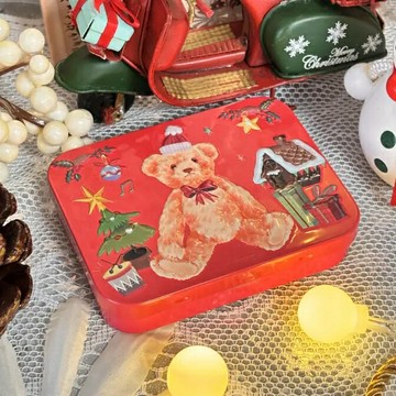 日本帶回冬季幸福北歐小鎮熊熊限量立體浮雕喜氣紅掀蓋式糖果禮盒飾品收納盒交換禮物聖誕節情人節-最後絕版品