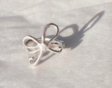 Bow tie ring 小魔女蝴蝶結戒指