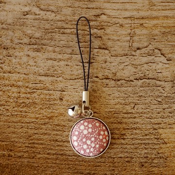 通過和服肩帶梅文的梅