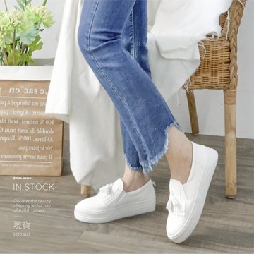 【富發牌】流蘇點綴厚底懶人鞋-黑/白  1BE52