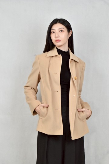 (S) burberry杏色排釦外套