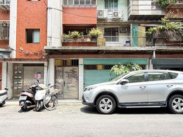 【北醫商圈吳興街一樓 8米巷】門口停車超大空間｜台北市信義區吳興街