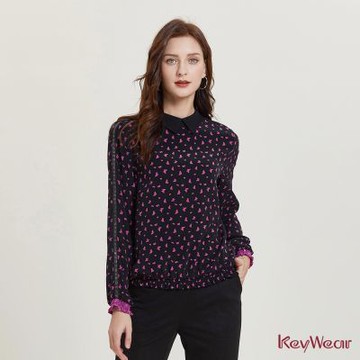 KeyWear奇威名品    紫蝴蝶印花長袖上衣-黑色