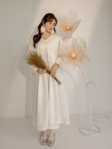 蕾絲拼接V領寬鬆棉麻洋裝