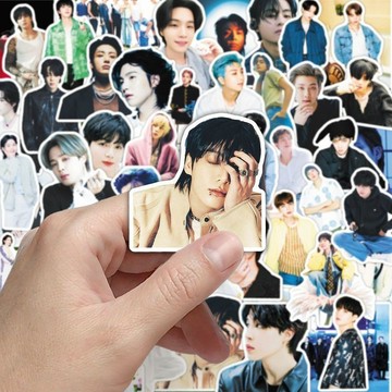 100張BTS防彈少年團 田柾國金泰亨高顏值帥氣周邊裝潢眼鏡盒貼紙 筆記本貼紙 頭盔貼紙 明星這邊通用貼紙
