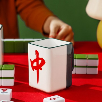 好運旺旺麻將馬克杯【發財/紅中】 杯子 交換禮物 水杯 馬克杯 發財 畢業禮物 聖誕節 造型馬克杯 陶瓷杯 好運杯 發財馬克杯 轉運