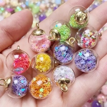 台灣現貨🎀彩色亮片玻璃球 圓形水晶玻璃球吊墜 五角星流沙掛件吊飾 diy手鏈串珠配飾 鑰匙扣配飾 迷你玻璃球 配飾
