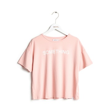 SOMETHING｜女裝｜年輕LOGO短版短袖T恤
