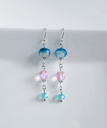 蜻蜓玻璃珠與月光石的搖曳長耳環 湖水藍色 夏季 生日禮物 可更換為抗過敏耳環或耳夾