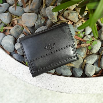 『新品上市』老爺有喜 小文藝扣式真皮短夾 (075055bk)